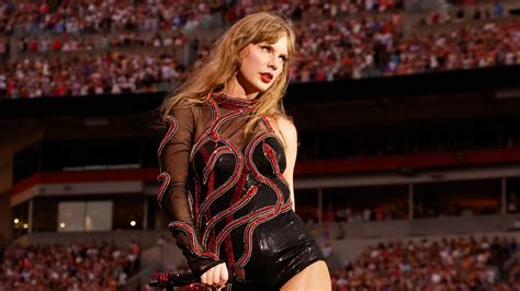 Taylor Swift Fake Nudes Go Viral. Swifties Demand Crackdown。